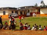 burundihospitalchildrenoutside